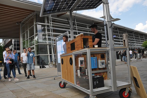 Bei der abschluss Präsentation unseres Projekts ist ein Stromsensor in Rauch aufgegangen das war ein Spektakel