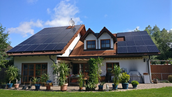 PV-Module auf Hausdach Süd-Seite