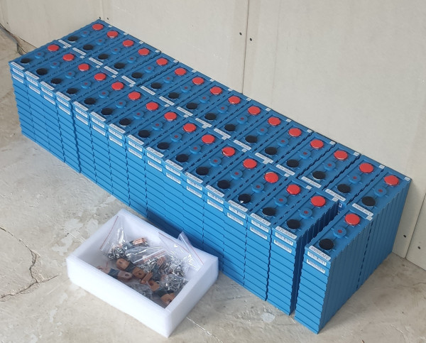 erste Lieferung LiFePo's sind da